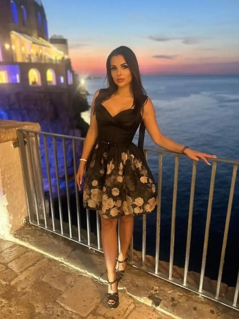 Laura | 30 | Escort | Zürich, Zurich, CH - 2/1