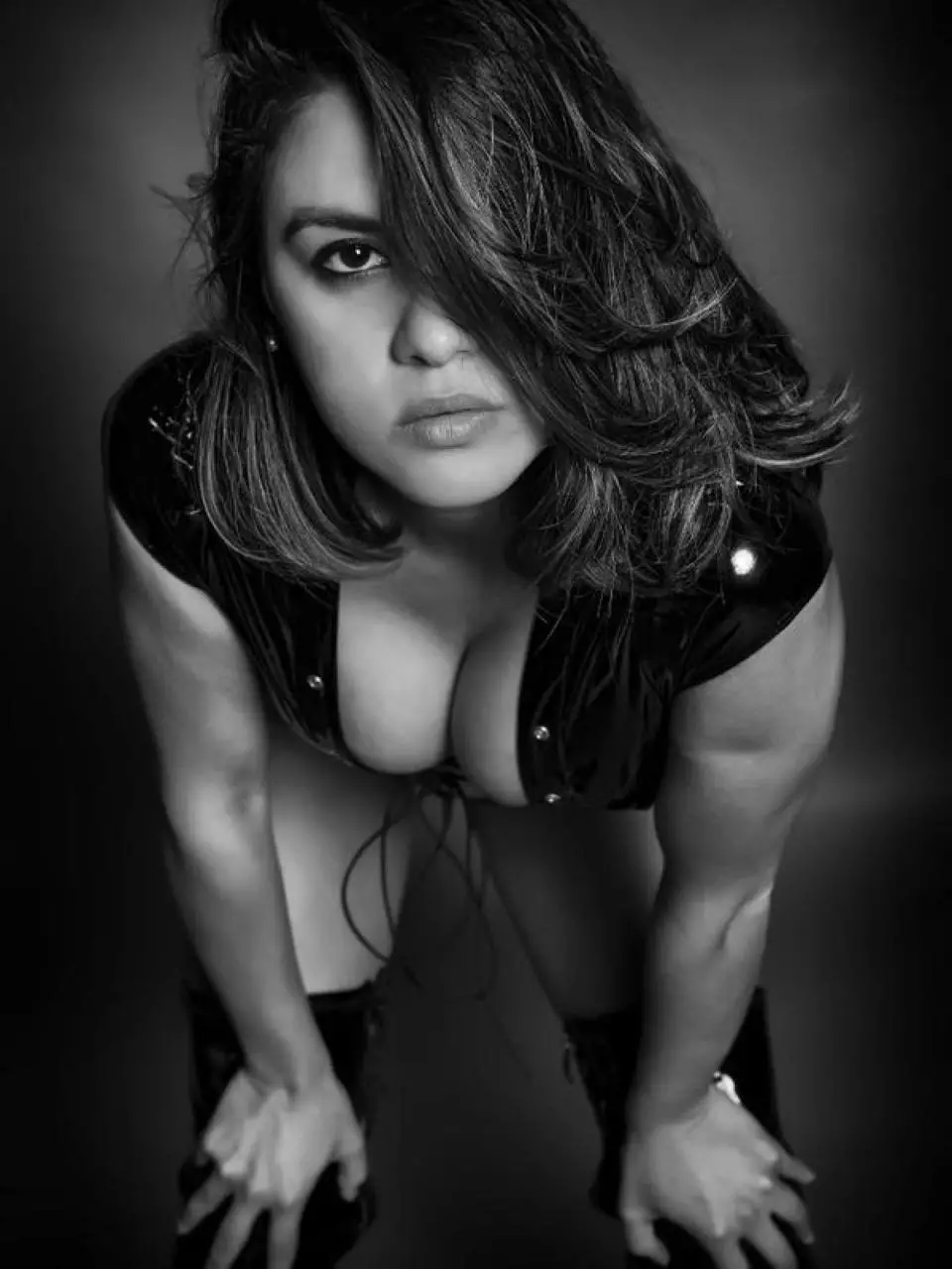 M. Erinia | 35 | Dominatrice BDSM | Genève, Geneve, CH - 2/1